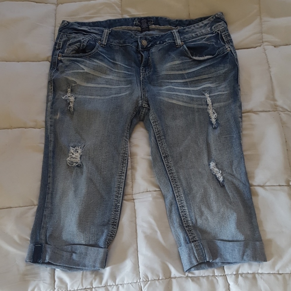 Amethyst Jean Capris Size 16
